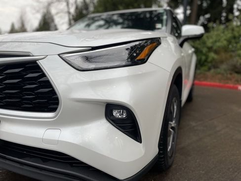 Used 2024 Toyota Highlander AWD image 8