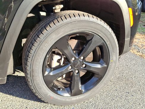 Certified 2023 Jeep Grand Cherokee L Laredo image 8