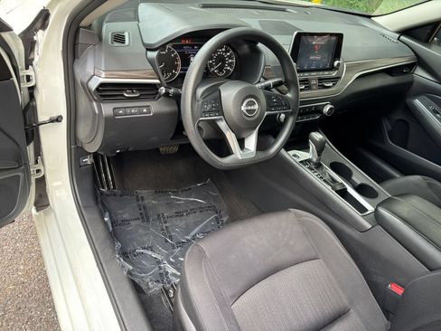 Used 2025 Nissan Altima 2.5 SV FWD image 31