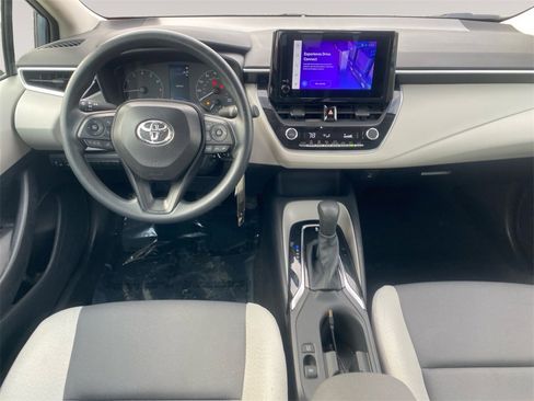 Used 2025 Toyota Corolla LE image 10