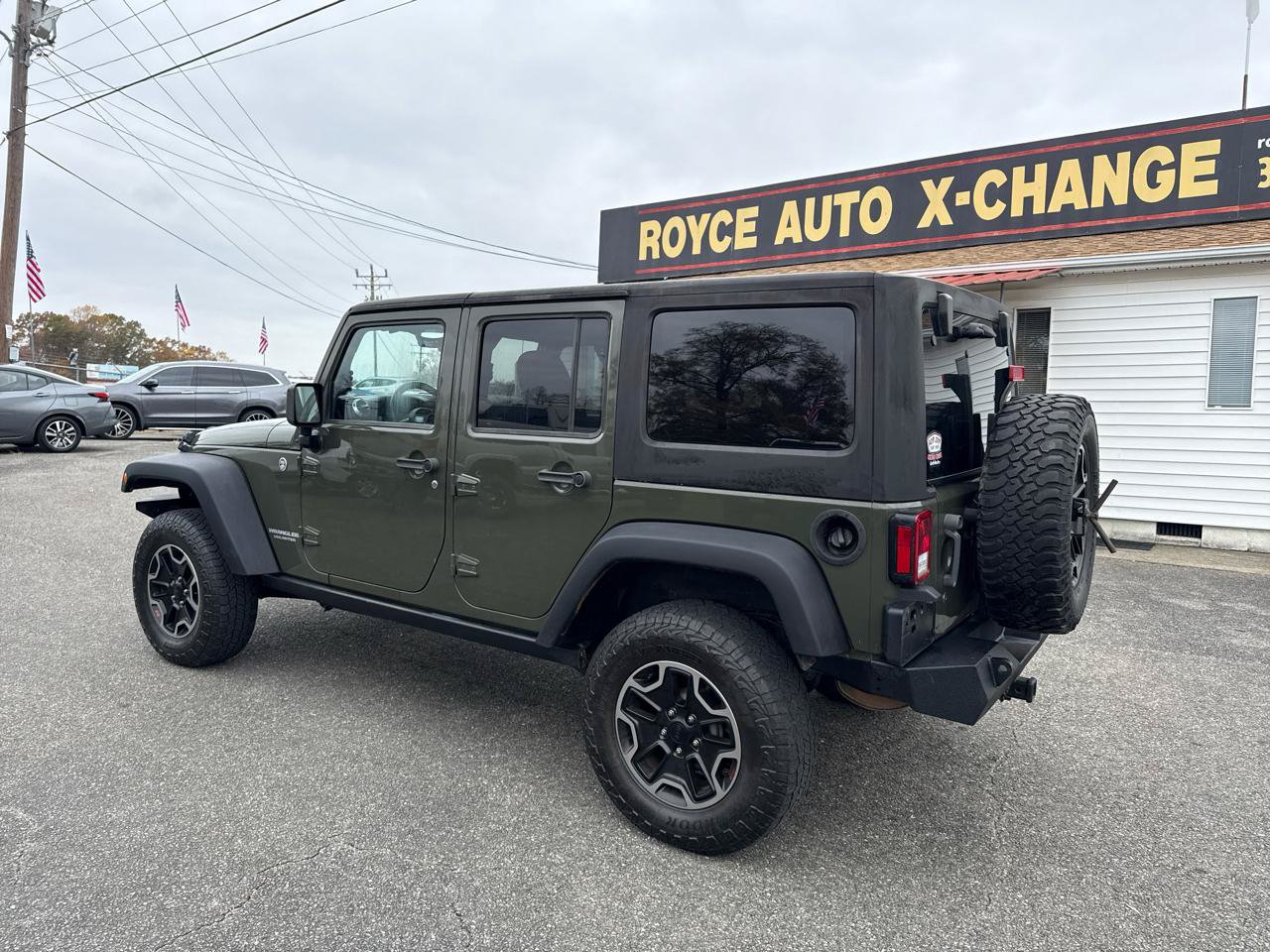 Used 2015 Jeep Wrangler Unlimited Rubicon w/ Connectivity Group AWD/4WD image 16