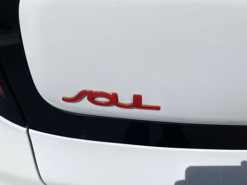 Used 2018 Kia Soul ! FWD image 26
