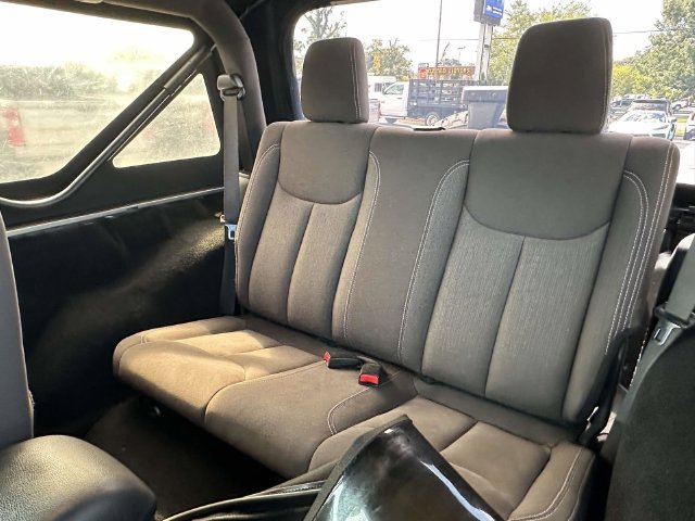 Used 2017 Jeep Wrangler Sahara w/ Connectivity Group AWD/4WD image 16