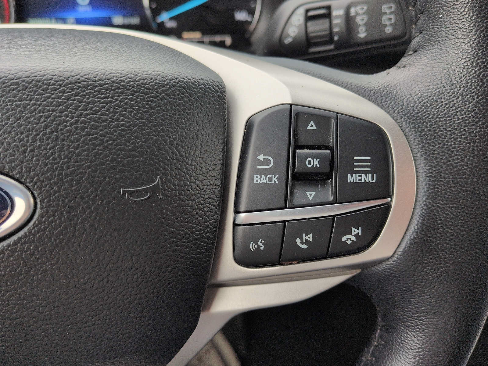 Used 2023 Ford Explorer XLT w/ Equipment Group 202A AWD/4WD image 17
