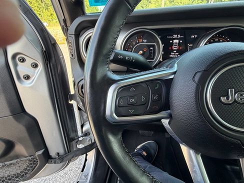 Used 2018 Jeep Wrangler Unlimited Sahara w/ LED Lighting Group AWD/4WD image 14