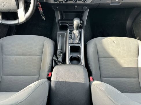 Used 2016 Toyota Tacoma SR5 image 31