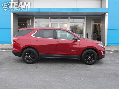 Used 2020 Chevrolet Equinox LT w/ Driver Convenience Package image 3
