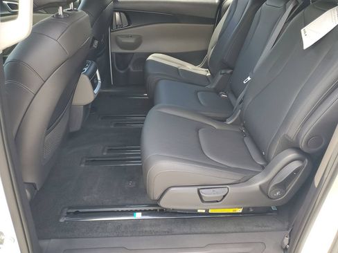 New 2026 Kia Carnival FWD image 20