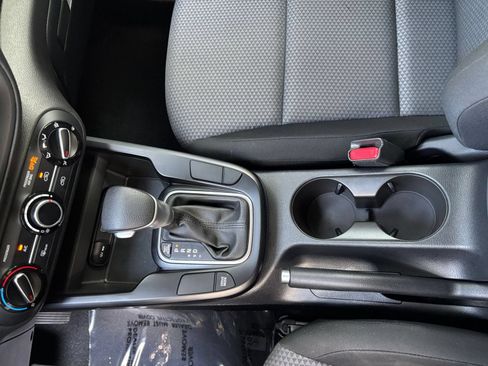 Used 2025 Kia Soul LX w/ LX Technology Package FWD image 39