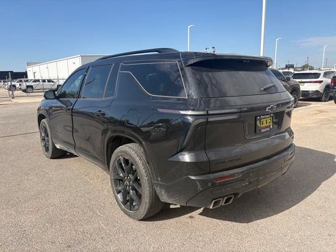Used 2025 Chevrolet Traverse RS FWD image 3