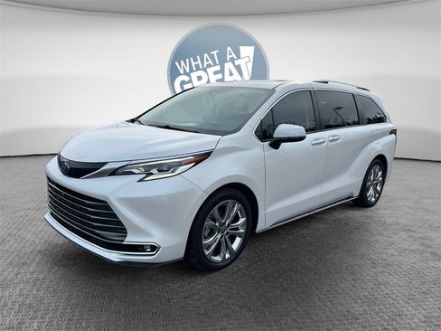 Used 2023 Toyota Sienna Platinum image 8