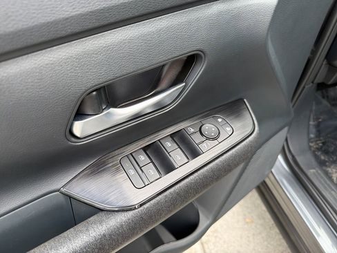 Used 2025 Nissan Kicks SV image 16