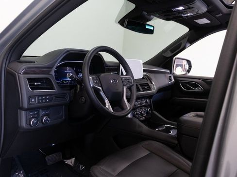 Used 2024 Chevrolet Suburban Z71 w/ Luxury Package image 19