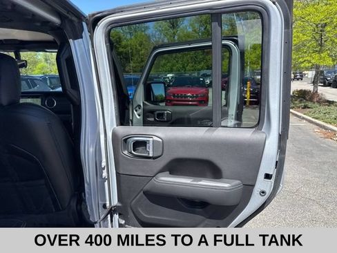 Used 2023 Jeep Wrangler Unlimited Sahara AWD/4WD image 36