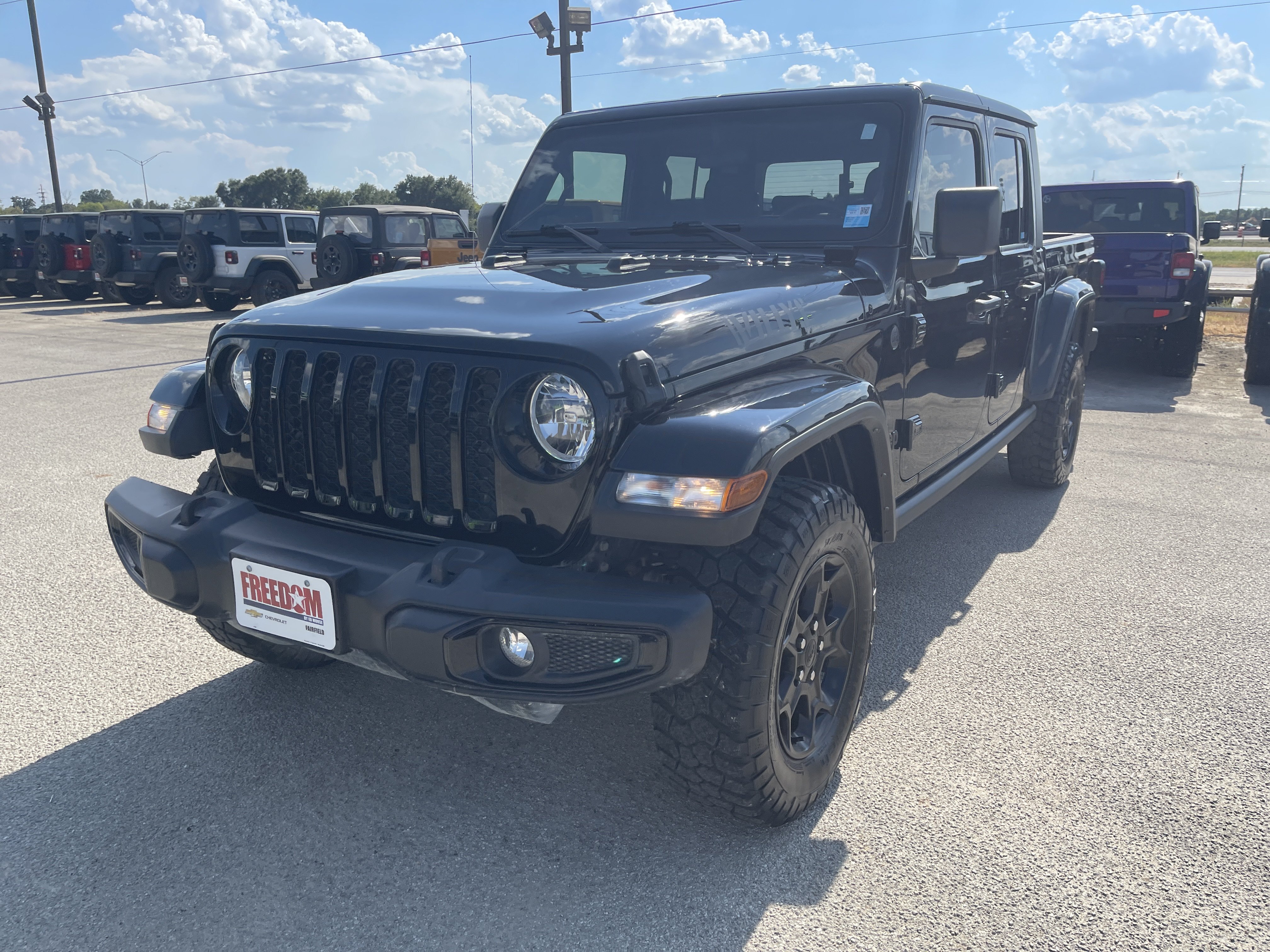 Used 2023 Jeep Gladiator Sport AWD/4WD image 8