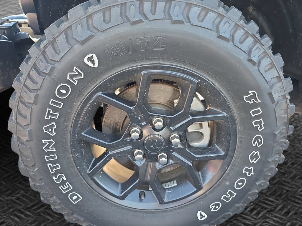 Used 2024 Jeep Gladiator Overland AWD/4WD image 11