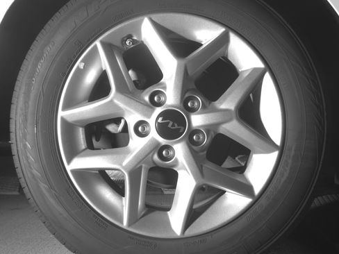 Used 2025 Kia Soul LX w/ LX Technology Package FWD image 15