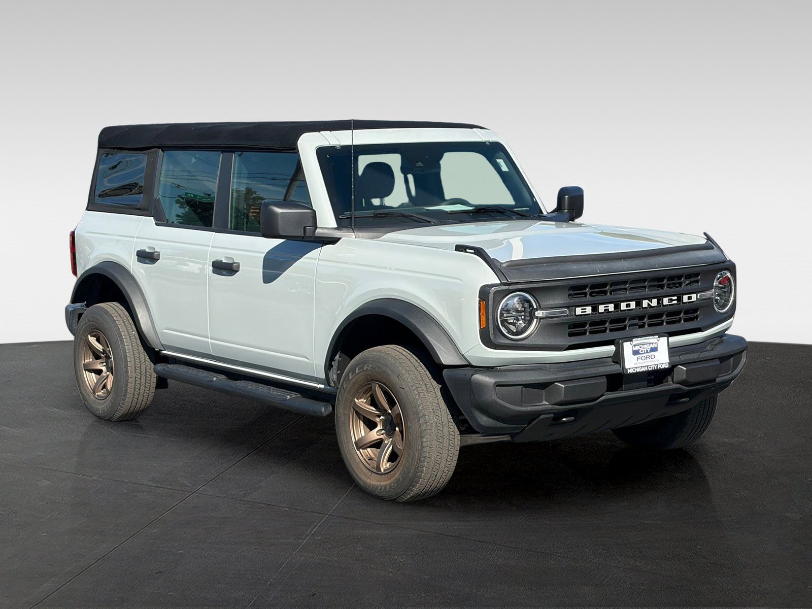 Used 2022 Ford Bronco 4-Door AWD/4WD image 3