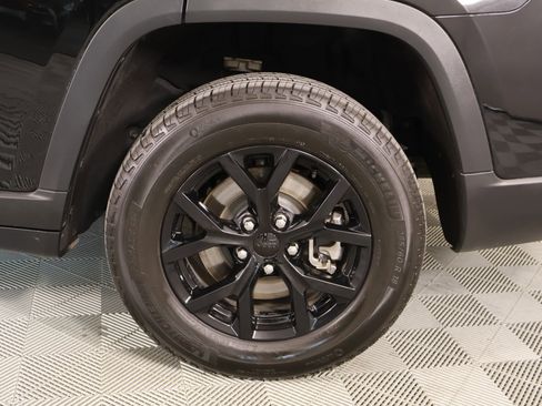 Used 2024 Jeep Grand Cherokee L Altitude RWD image 20