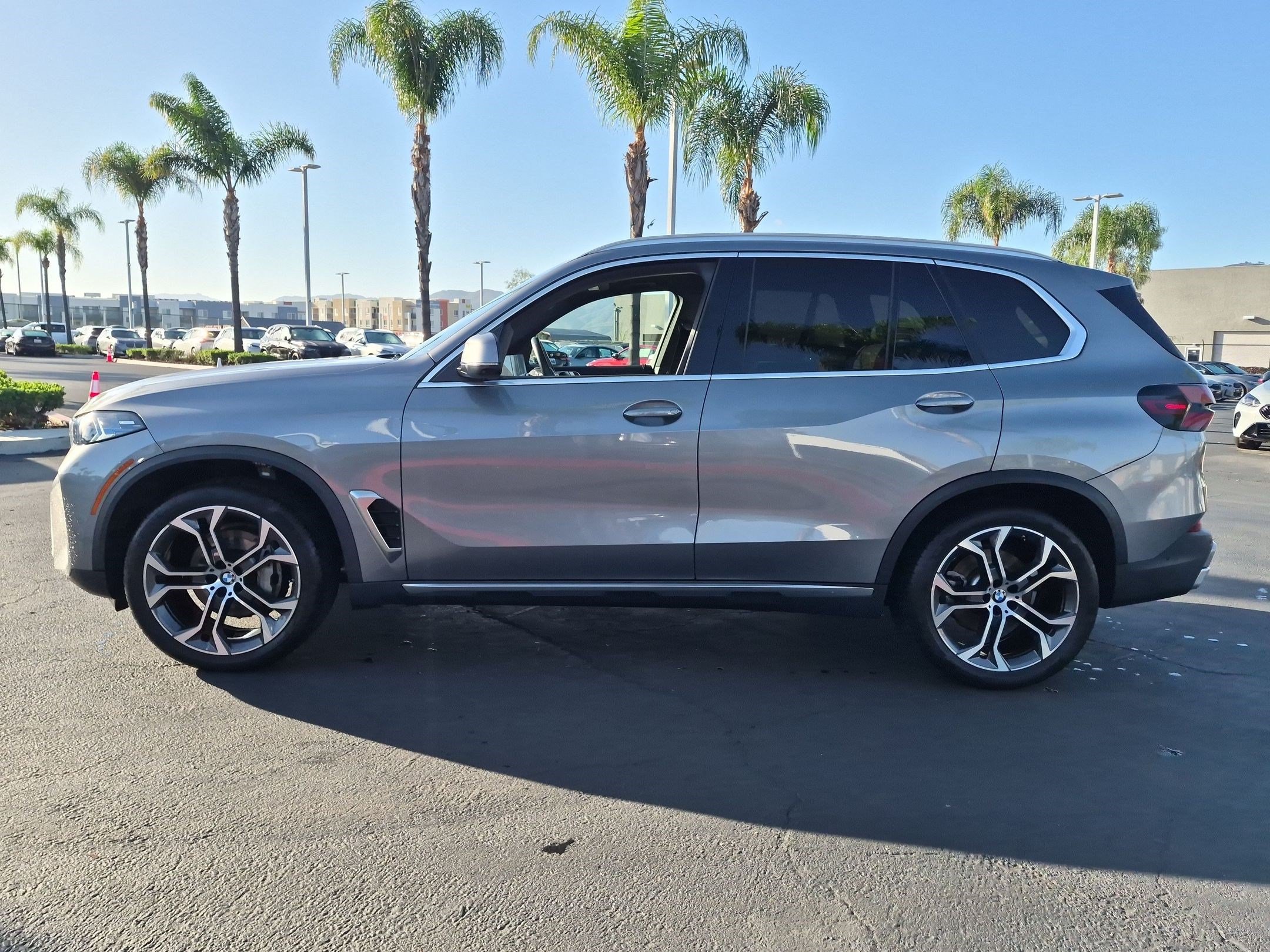 Certified 2024 BMW X5 xDrive40i w/ Premium Package AWD/4WD image 7