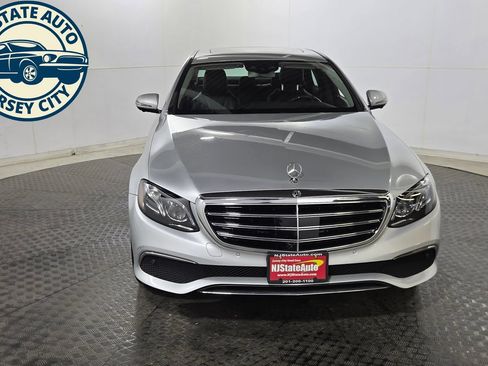 Used 2018 Mercedes-Benz E 300 4MATIC w/ Premium 3 Package (Q03) image 2
