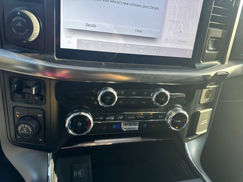 Used 2022 Ford F150 Lariat w/ FX4 Off-Road Package AWD/4WD image 15