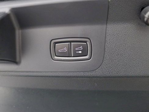 Used 2017 Porsche Panamera 4S image 40