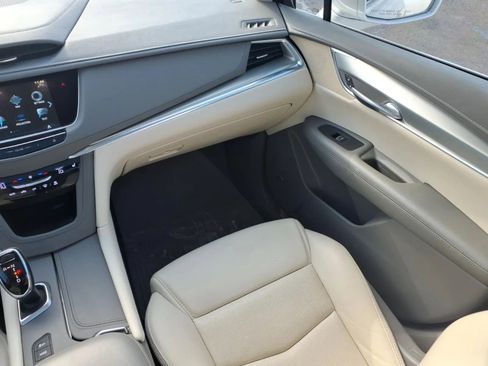 Used 2018 Cadillac XT5 Luxury w/ Driver Awareness Package image 18