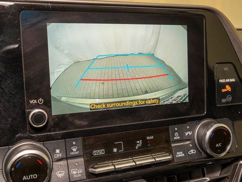 Used 2024 Toyota Highlander LE image 15