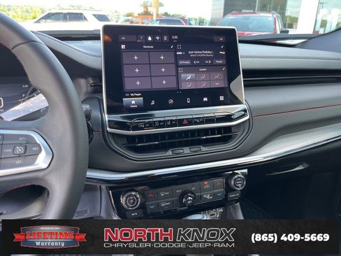 Used 2024 Jeep Compass Trailhawk image 10