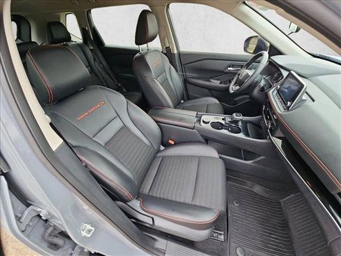 Used 2025 Nissan Rogue SV AWD/4WD image 19