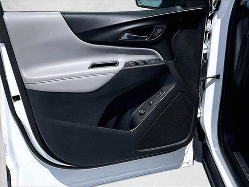 Used 2018 Chevrolet Equinox Premier FWD image 18
