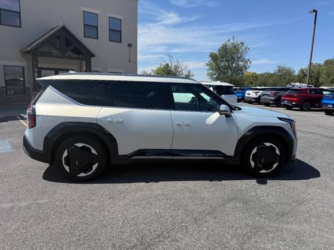 Used 2024 Kia EV9 Land AWD/4WD image 12
