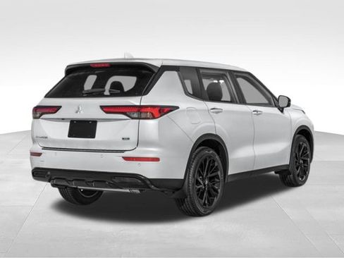 Used 2024 Mitsubishi Outlander SE Black Edition FWD image 5