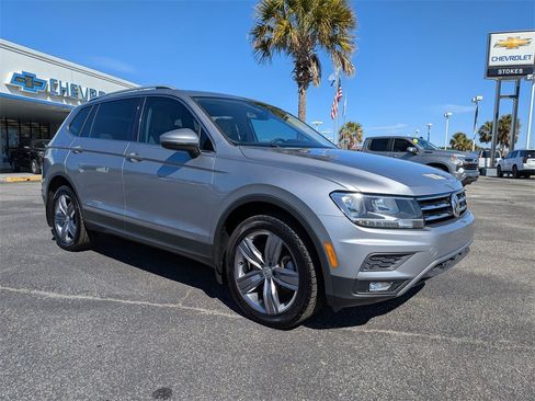 Used 2020 Volkswagen Tiguan SEL image 2