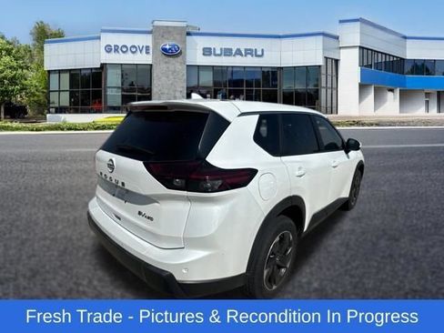 Used 2024 Nissan Rogue SV AWD/4WD image 6