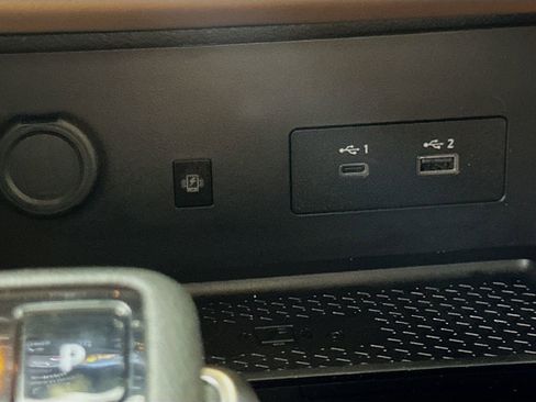 Used 2024 Nissan Pathfinder Platinum image 34