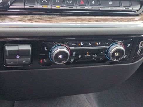 Used 2025 GMC Sierra 1500 Elevation image 28