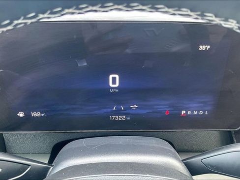 Used 2025 Chevrolet Traverse LT image 20