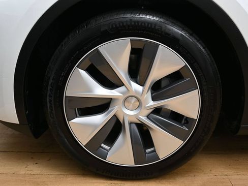Used 2023 Tesla Model Y Long Range AWD/4WD image 10