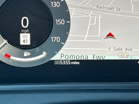 Used 2026 Land Rover Range Rover Velar Dynamic SE AWD/4WD image 31