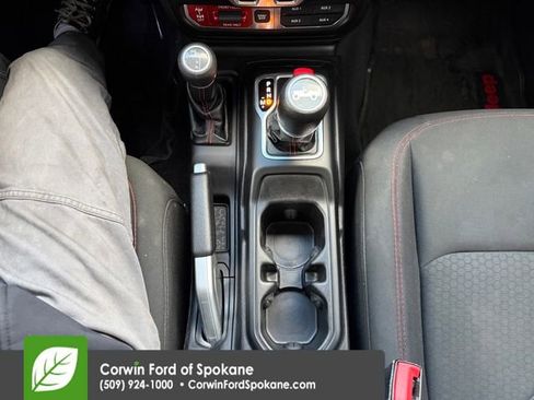 Used 2018 Jeep Wrangler Unlimited Rubicon w/ Cold Weather Group image 32