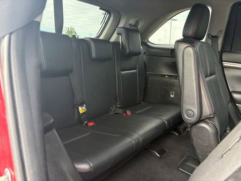 Used 2019 Toyota Highlander SE w/ Nightshade Edition image 17