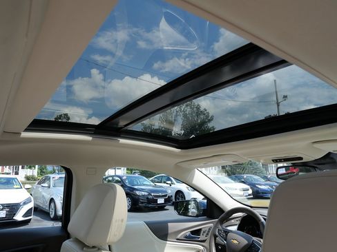 Used 2022 Chevrolet Malibu Premier FWD image 32