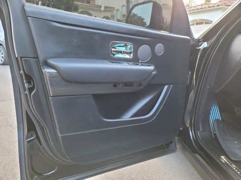 Used 2021 Rolls-Royce Cullinan Black Badge image 17