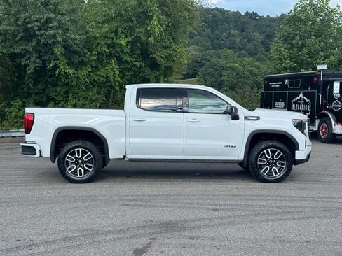 Used 2022 GMC Sierra 1500 AT4 w/ AT4 Preferred Package AWD/4WD image 8