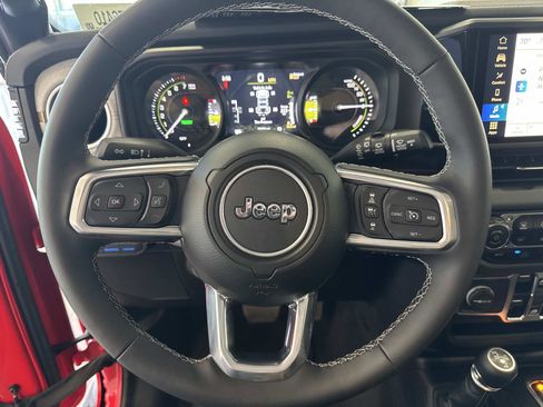 Used 2025 Jeep Wrangler Unlimited Sahara image 29