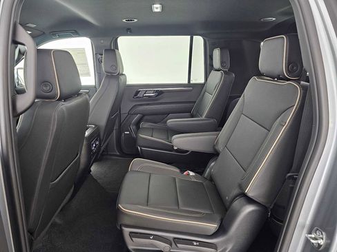New 2025 Chevrolet Suburban Premier image 19