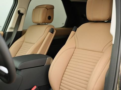 New 2026 Land Rover Discovery Limited Edition AWD/4WD image 32