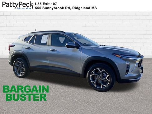 Used 2025 Chevrolet Trax LT w/ LT Convenience Package FWD image 1
